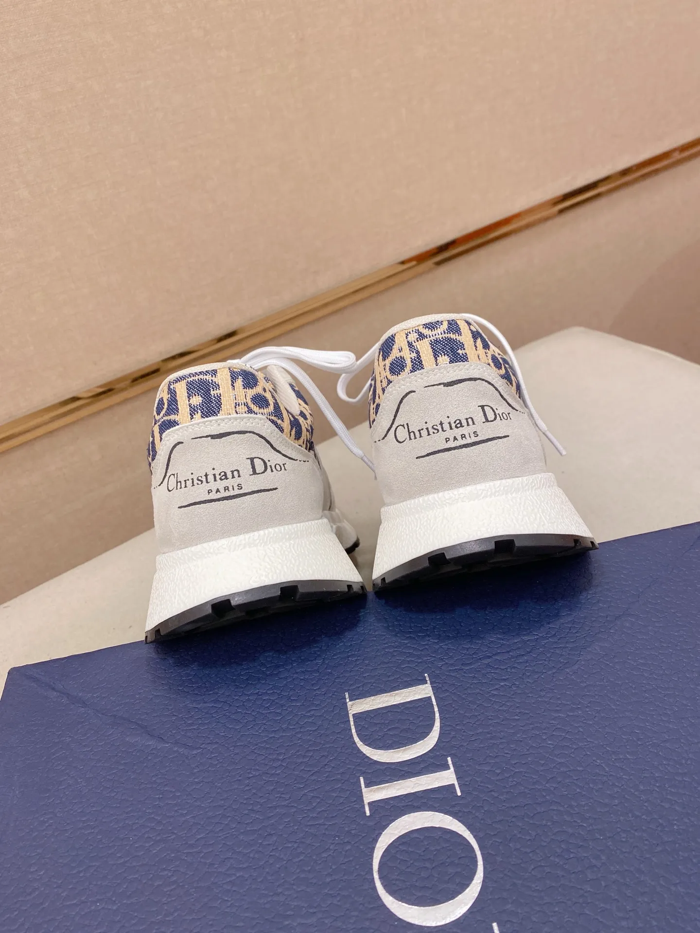 Men's shoes💰 462💰🇮🇹🇮🇹Dior d The new model is on sale at the same time at the counter. The upper 🇮🇹 is imported Italian first-layer cowhide, and the lining is fully imported sheepskin 💪💪. It is a complete 1⃣️ to 1⃣️ replica 🇮🇹💪💪, ⚠ Sole: The original sole is specially provided by the original factory. The exclusive movable molded sole is super comfortable. ⚠Original factory single goods, 🔍🔍high quality, you can enter and leave the counter at will, welcome to compare⚠. Code number: 38-44. Can be customized 45-46